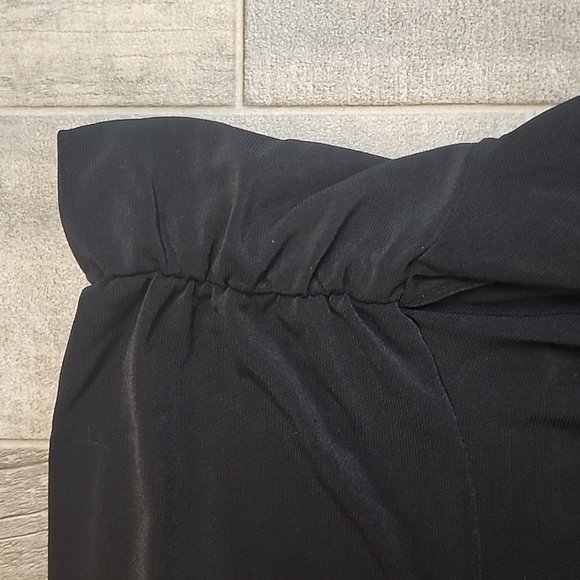 Boutique brand black jagged hem mini skirt - Picture 4 of 8